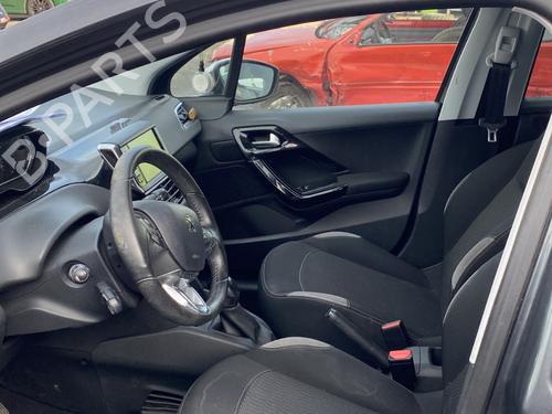 Right headlight PEUGEOT 208 I (CA_, CC_) 1.2 VTI 82 | BP31906140C29