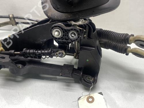 Used Gear lever Gear lever TOYOTA YARIS (_P13_) 1.0 (KSP130_, KSP130) (69 hp) 25602290 25602290