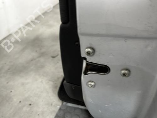 Used Right front door Right front door 21956651 21956651