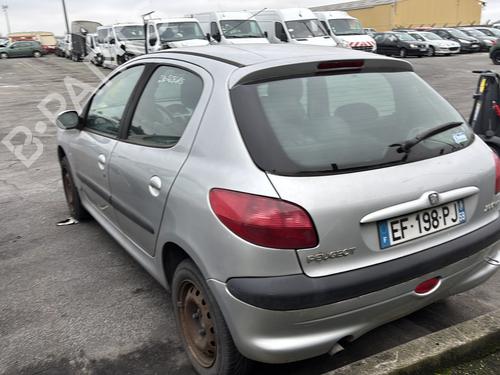 Left headlight PEUGEOT 206 Hatchback (2A/C) 2.0 HDI 90 | BP32263928C28 