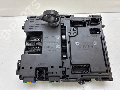 Used Fuse box Fuse box 37723501 37723501