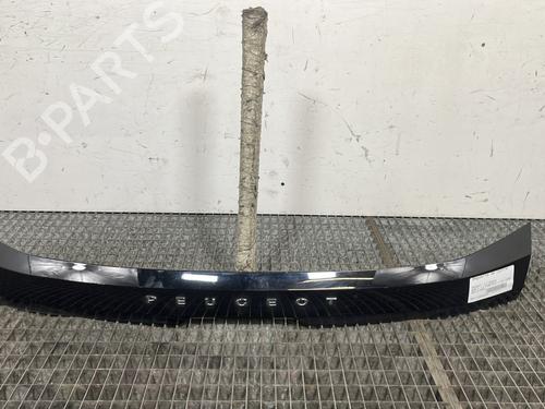 Used Tailgate trim PEUGEOT 208 II (UB_, UP_, UW_, UJ_) 1.2 PureTech 100 (101 hp) 30318498