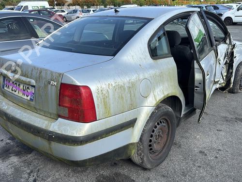 Right headlight VW PASSAT B5 (3B2) 1.9 TDI | BP31175930C29