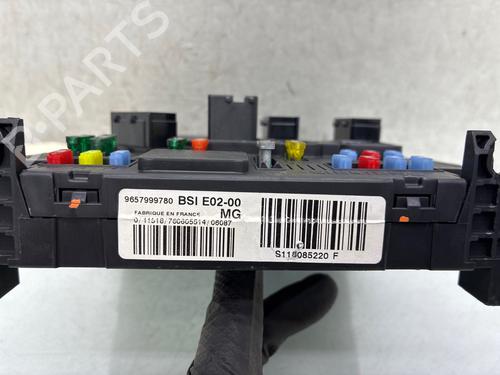 Used Fuse box Fuse box 37225710 37225710