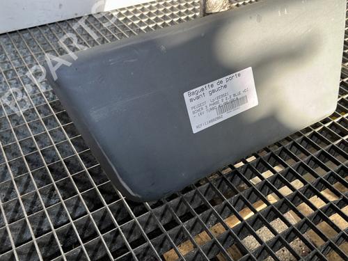 Door moulding trim PEUGEOT BOXER Van 2.2 BlueHDi 140 | BP29939555C150