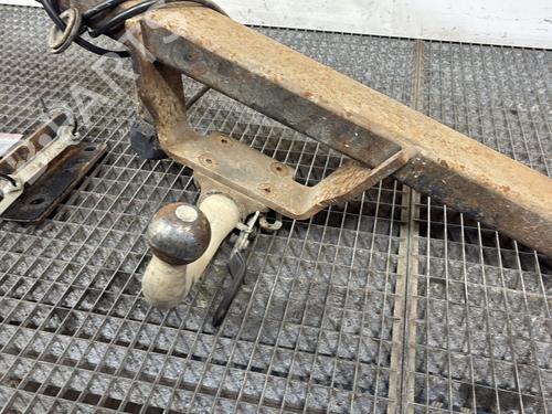 Used Tow ball/Mechanism Tow ball/Mechanism NISSAN JUKE (F15) 1.5 dCi (110 hp) 33831042 33831042