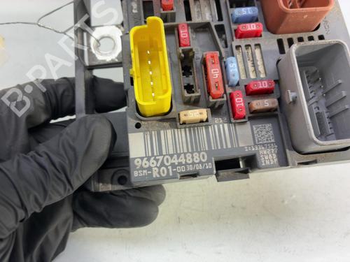 Used Fuse box Fuse box CITROËN C4 Picasso I MPV (UD_) 1.6 HDi (109 hp) 40270977 40270977