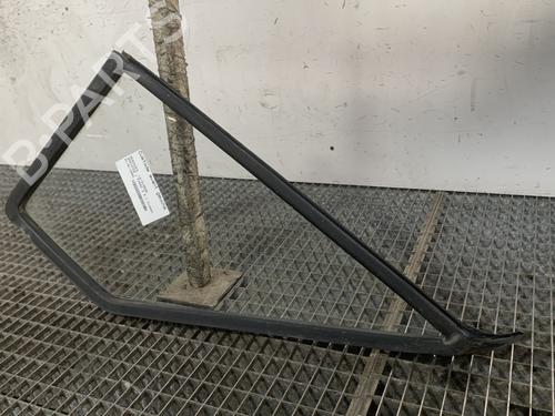 Used Front left quarter glass Front left quarter glass MERCEDES-BENZ SPRINTER 2-t Bus (B901, B902) 213 CDI (902.671, 902.672) (129 hp) 33204236 33204236