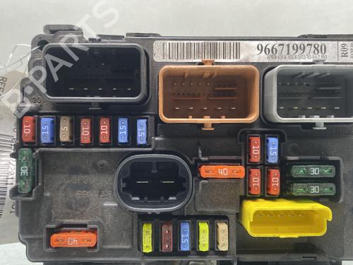 Fuse box CITROËN C3 Picasso (SH_) 1.6 HDI 90 | BP30082693E1