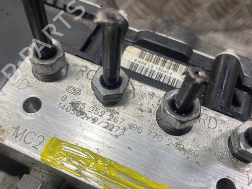 Used ABS pump ABS pump CITROËN C4 II (NC_) 1.6 HDi 115 (114 hp) 33484570 33484570