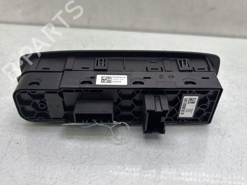 Used Left front window switch Left front window switch RENAULT MEGANE IV Hatchback (B9A/M/N_) 1.6 dCi 130 (B9A4) (130 hp) 33427460 33427460