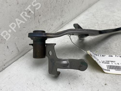 Used Break pedal Break pedal TOYOTA YARIS (_P13_) 1.5 Hybrid (NHP130_, NHP130) (101 hp) 20022568 20022568