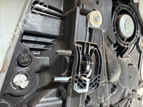 Rudehejsemekanisme venstre bagtil Rudehejsemekanisme venstre bagtil FORD FIESTA VII (HJ, HF) 1.0 EcoBoost (95 hp) 37171854 37171854