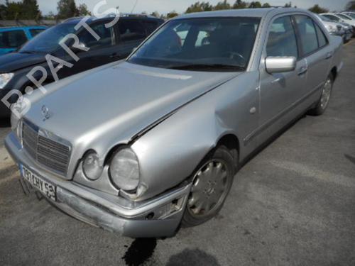 Brugte MERCEDES-BENZ E-CLASS (W210) E 300 Turbo-D (210.025) (177 hp) 3470625