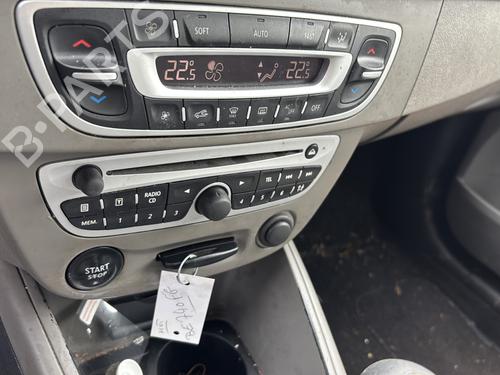 Fuse box RENAULT MEGANE III Hatchback (BZ0/1_, B3_) 1.5 dCi (BZ0C) | BP37452354E1 - Image 24
