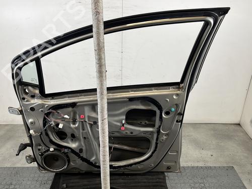 Porta frente direita TOYOTA YARIS (_P9_) 1.4 D-4D (NLP90_, NLP90R) | BP30515522C3 