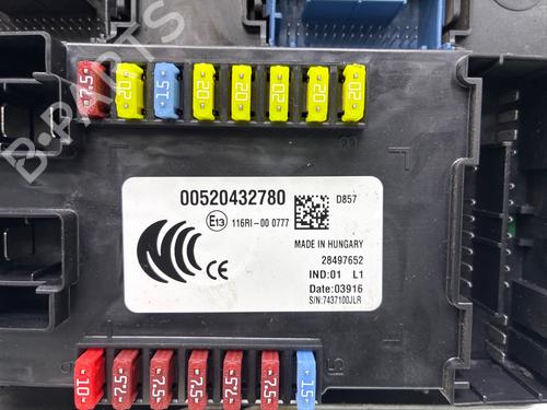 Used Fuse box Fuse box 38515071 38515071