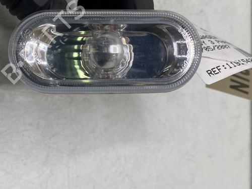 Clignotant avant droit VW CADDY III Box Body/MPV (2KA, 2KH, 2CA, 2CH) 1.9 TDI (105 hp) 31881182