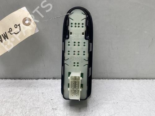 Used Left front window switch Left front window switch CITROËN C3 II (SC_) 1.0 VTi 68 (68 hp) 33015009 33015009
