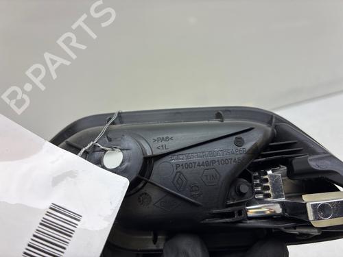 Używane Klamka wewnętrzna drzwi tylnych lewych Klamka wewnętrzna drzwi tylnych lewych DACIA DUSTER (HM_) 1.0 LPG (HMMT) (101 hp) 39708366 39708366