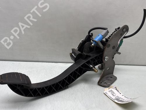 Used Clutch pedal RENAULT SCÉNIC II (JM0/1_) 1.5 dCi (JM02, JM13) (101 hp) 29507861