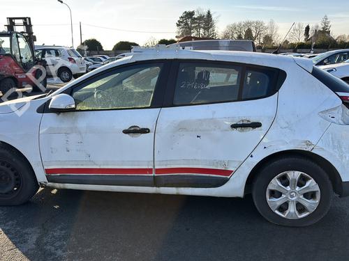 Fuse box RENAULT MEGANE III Hatchback (BZ0/1_, B3_) 1.5 dCi (BZ0C) | BP23764761E1  - Image 10