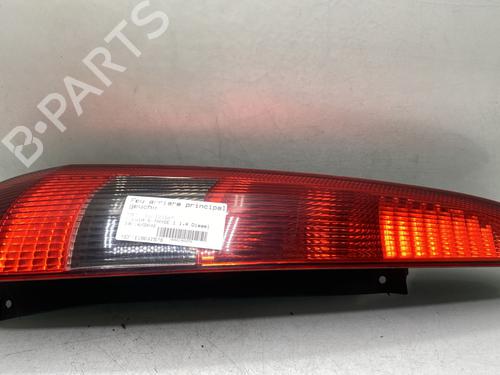 Feu arrière gauche FORD FIESTA V (JH_, JD_) 1.4 TDCi (68 hp) 31928469