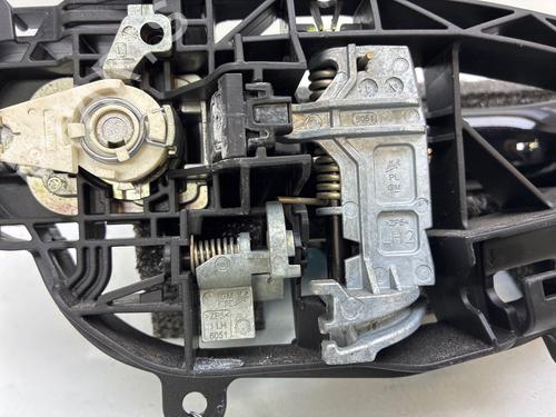 front-left-exterior-door-handle-opel-astra-k-b16-2015-2016-2017-2018-2019-2020-2021-2022-36281508 main image