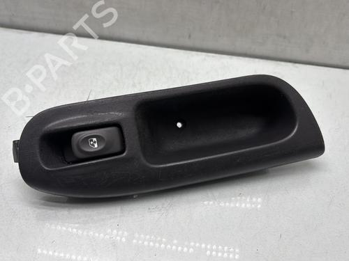 Mando elevalunas delantera derecho RENAULT SCÉNIC I MPV (JA0/1_, FA0_) 1.9 dCi (JA05, JA1F) (102 hp) 28581632