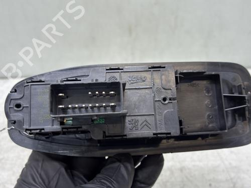 Used Left front window switch Left front window switch PEUGEOT 208 I (CA_, CC_) 1.2 VTI 82 (82 hp) 33724290 33724290