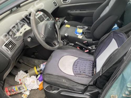 Fuse box PEUGEOT 307 Break (3E) 2.0 HDI 110 | BP19949024E1 