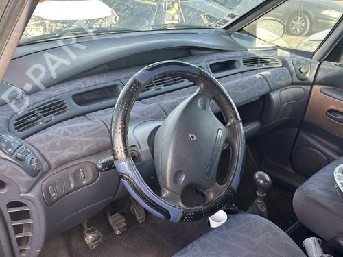 Left front fog light RENAULT ESPACE III (JE0_) 2.0 (JE0A) | BP31641450C30 