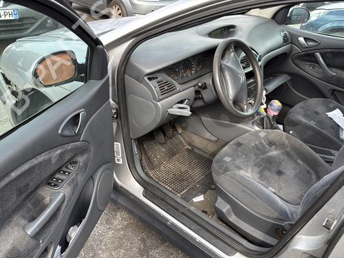 Fuse box CITROËN C5 I (DC_) 2.0 HDi (DCRHZB, DCRHZE) | BP29842127E1