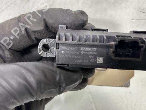 switch-renault-clio-v-b7_-2019-31213137 main image