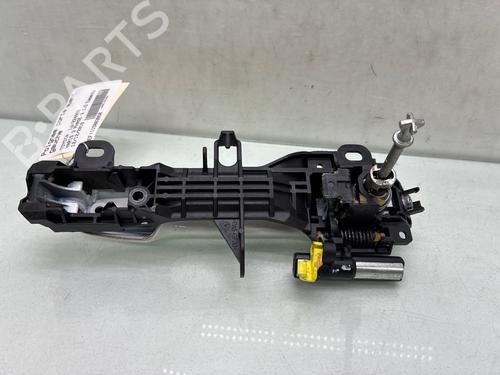 front-left-exterior-door-handle-toyota-yaris-_p13_-2010-2011-2012-2013-2014-2015-2016-2017-2018-2019-2020-37005894 main image