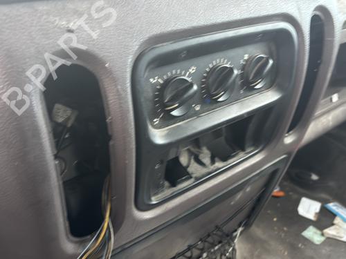 Front left quarter glass RENAULT MASTER II Van (FD) 2.5 D (FD0A, FD0E, FD2E, FD3E) | BP32063339C111 