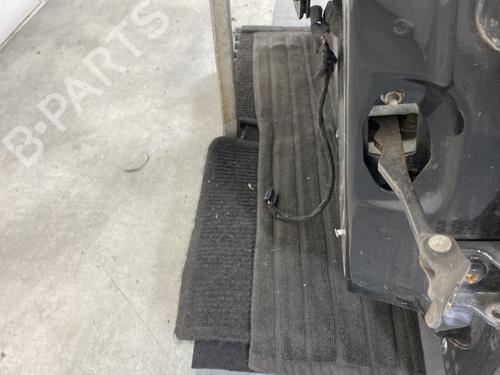 Used Left front door Left front door 23769913 23769913