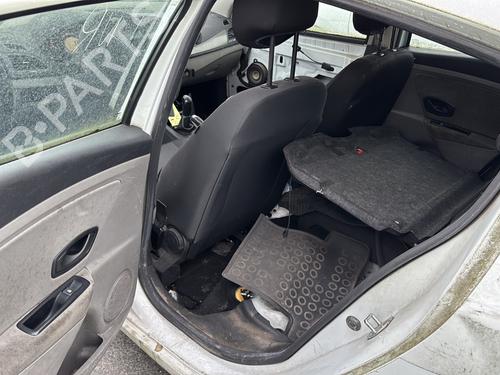 Fuse box RENAULT MEGANE III Hatchback (BZ0/1_, B3_) 1.5 dCi (BZ0C) | BP26527806E1 - Image 25