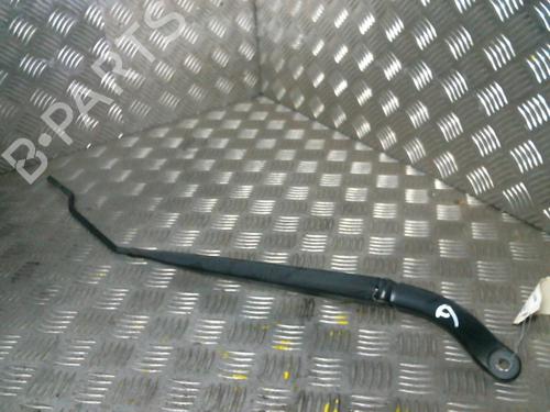 Used Front windshield wiper arm RENAULT MEGANE IV Hatchback (B9A/M/N_) [2015-2025]  20028674
