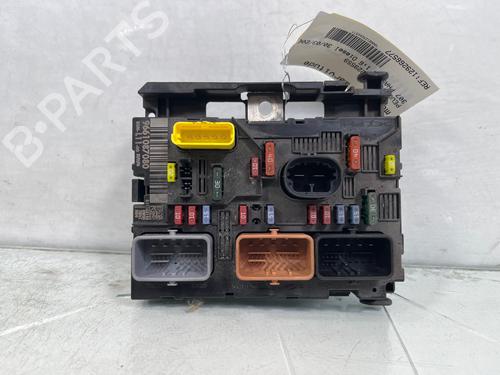 Used Fuse box Fuse box 37249771 37249771
