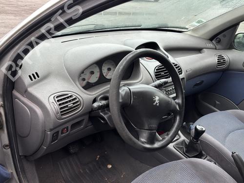 Left headlight PEUGEOT 206 Hatchback (2A/C) 2.0 HDI 90 | BP32263928C28 