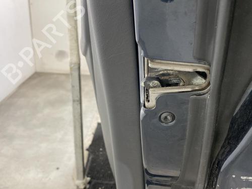 Used Right front door MERCEDES-BENZ M-CLASS (W163) ML 270 CDI (163.113) (163 hp) 19971271