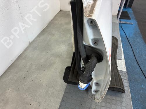 Used Left front door Left front door 39091076 39091076