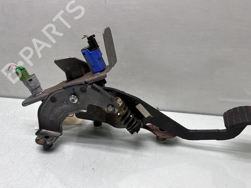 Clutch pedal RENAULT CLIO IV (BH_) 1.5 dCi 90 | BP32389330I13