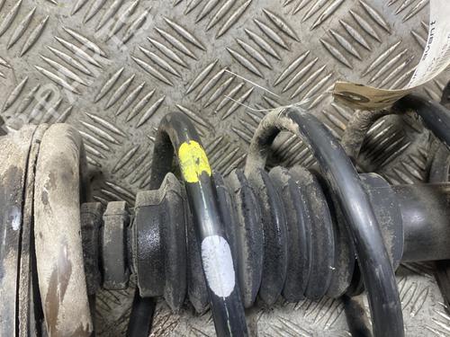 Used Right front shock absorber Right front shock absorber RENAULT SCÉNIC II (JM0/1_) 1.5 dCi (JM1E, JM16) (106 hp) 31048998 31048998