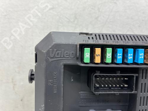Used Fuse box Fuse box 38066158 38066158