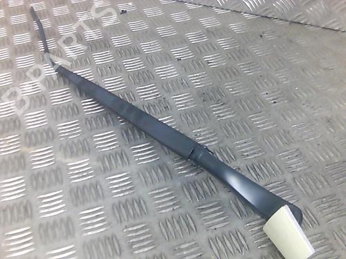 Used Front windshield wiper arm RENAULT MEGANE III Hatchback (BZ0/1_, B3_) 1.5 dCi (BZ0C) (90 hp) 20032403