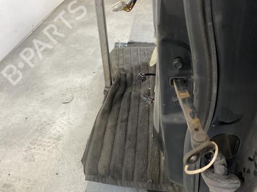 Used Left front door Left front door 21386734 21386734