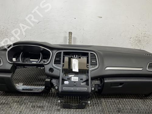 dashboard-renault-megane-iv-hatchback-b9amn_-2015-32094093 main image