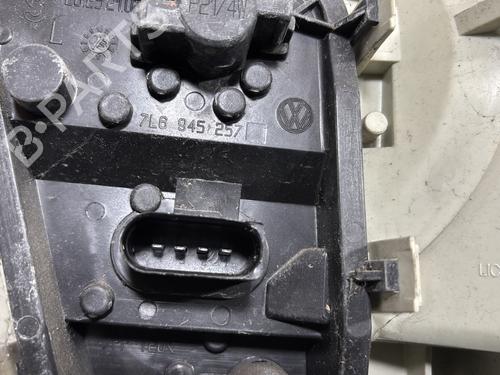 Used Left taillight Left taillight VW TOUAREG (7LA, 7L6, 7L7) 2.5 R5 TDI (174 hp) 32389227 32389227